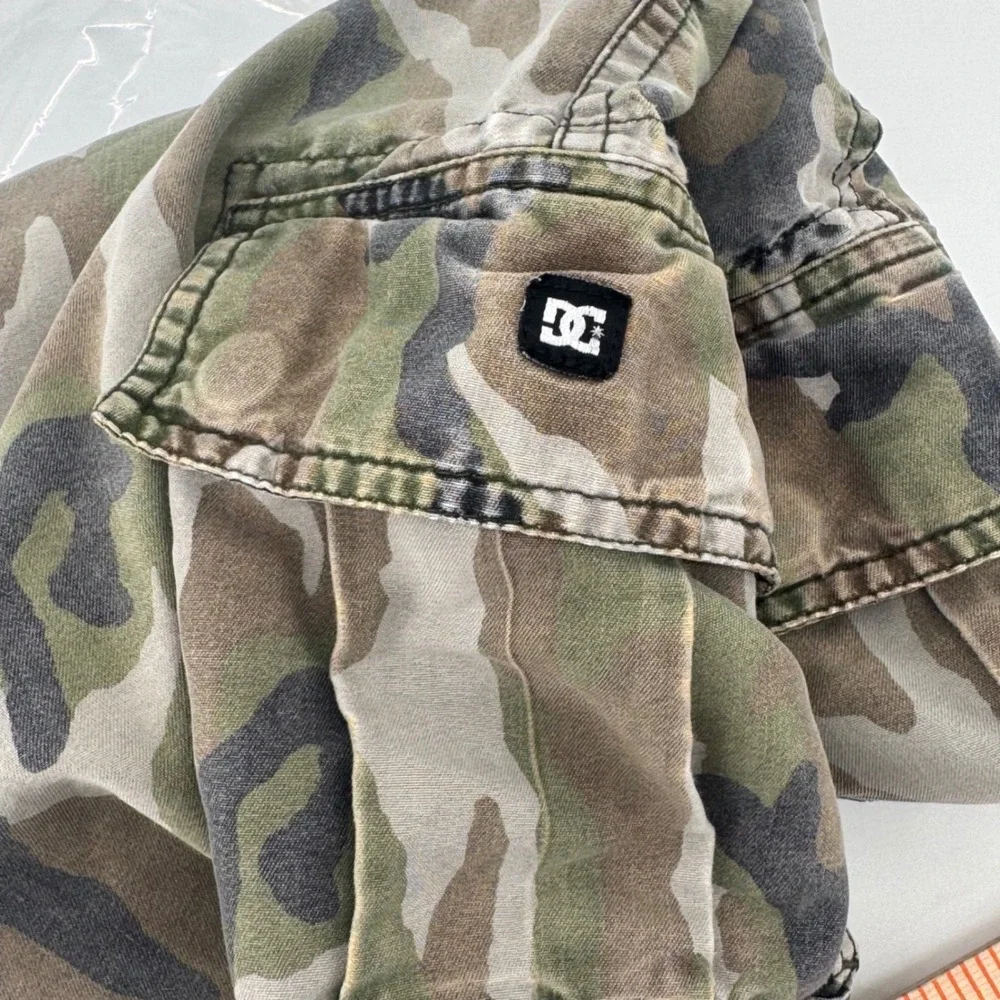 DC‎ Shoes Mens 27 Camo Cargo Shorts Woodland Camouflage Distressed ADBWS00006